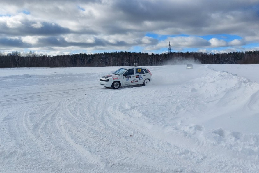 Гонка по автокроссу